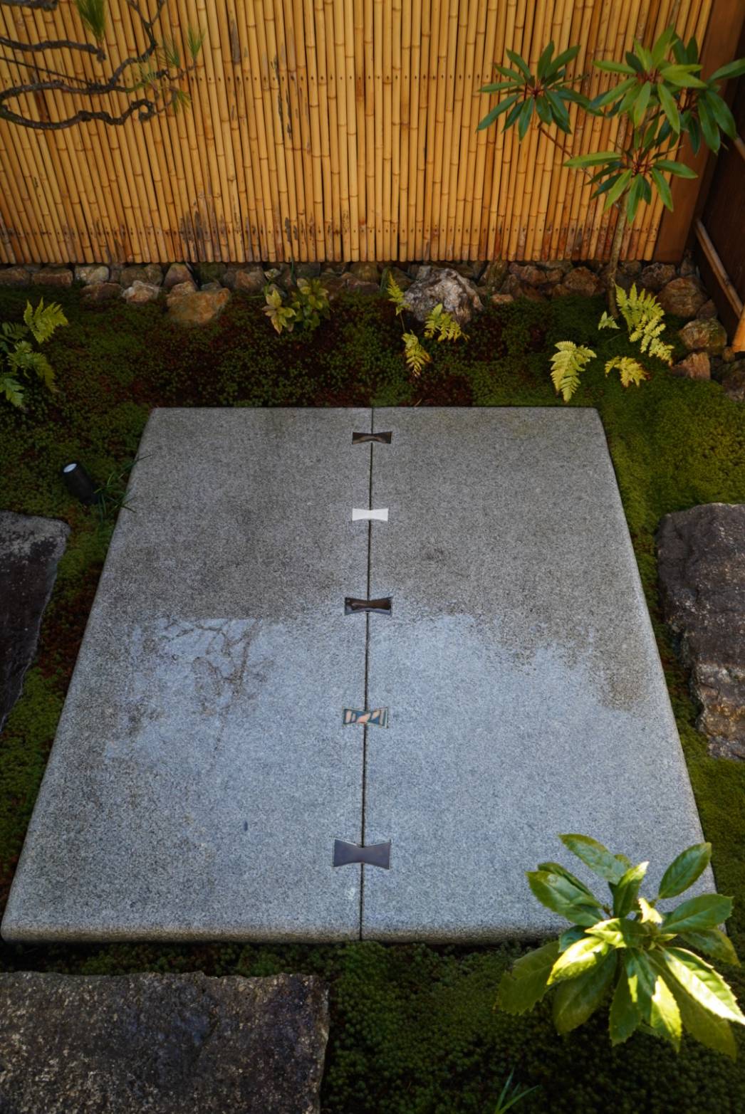 御影大判石／小原 正チギリ陶板／石井 隆寛